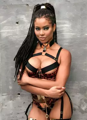 Kira Noir